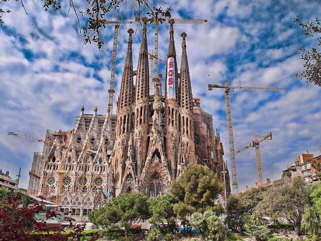 The best way to visit Barcelona in the summer