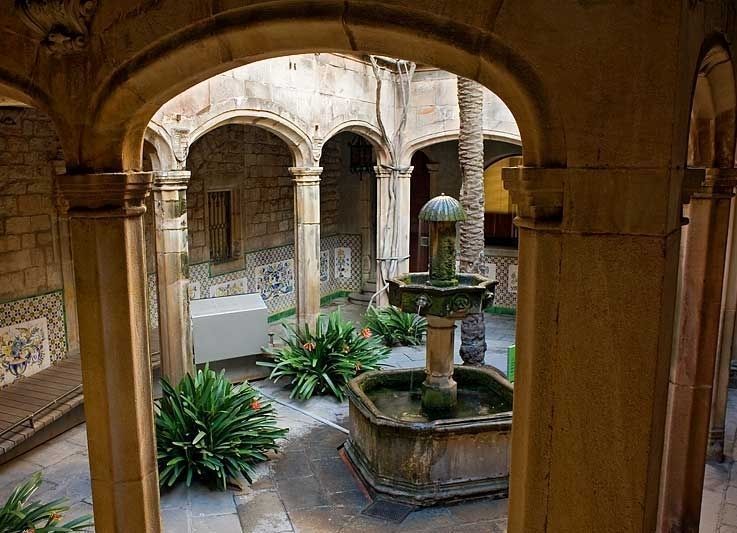 Barcelona Gothic Quarter and Picasso museum Tour