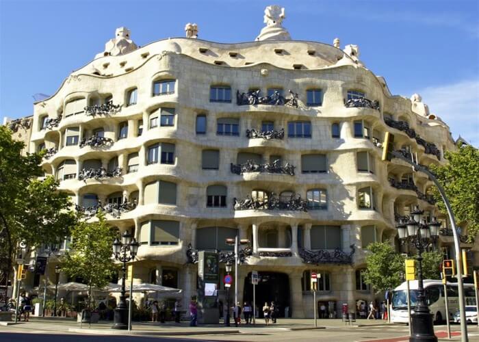 ▷ PASSEIG GRÀCIA Barcelona - Hotels - Monuments - How to get there